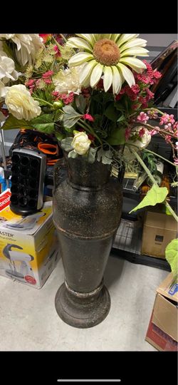 Jarrón grande decorativo con flores artificiales