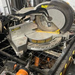 DeWalt Compound Miter Saw