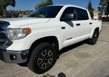 🇺🇸 2017 Toyota Tundra SR5 TRD CrewMax 4x4 • Clean Title 🔥