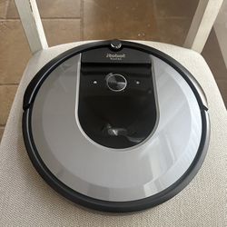 Brand New Never Used iRobot Roomba i8+ WiFi connected robot vacuum With Automatic Dirt Disposal