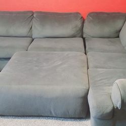 GRAY SECTIONAL COUCH