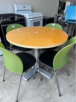 Break room table and chairs