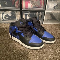 Royal Blue Jordan 1 Mid
