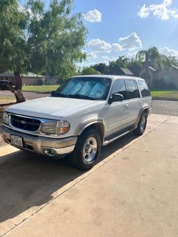 2000 Ford Explorer