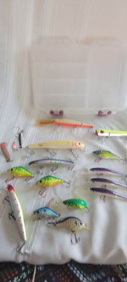 ASSORTMENT OF FISHING LURES ALL DIFFERENT SIZES