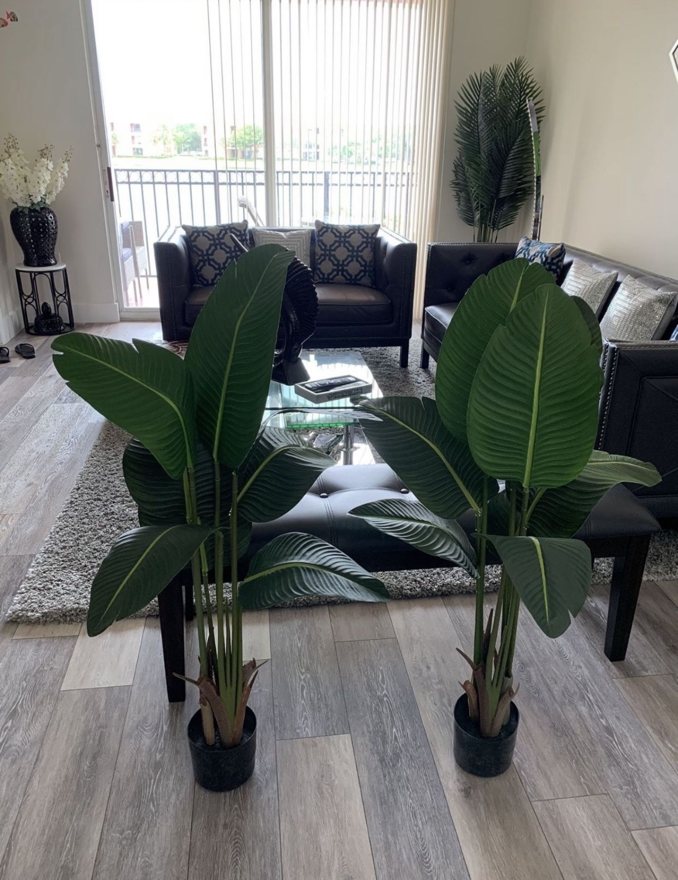 Pretty Artificial Plant 48 Inches Tall Set Of 2! Brand New