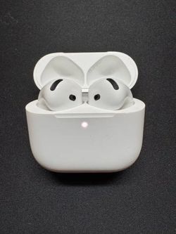 Apple AirPods 4 with Charging Case