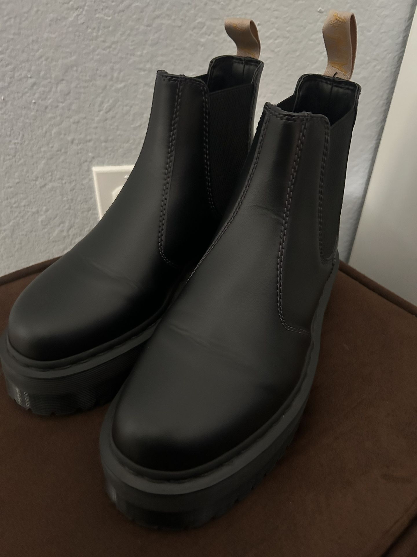 Dr. Martens Quad Chelsea Boot