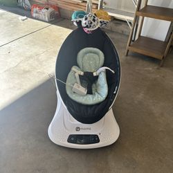 4 Mom Egg Baby Rocker 