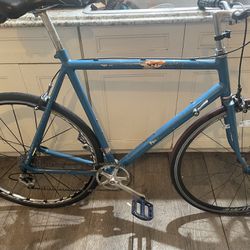 Cannondale Custom roadbike Large 5’11-6’1 Upgrades All over 