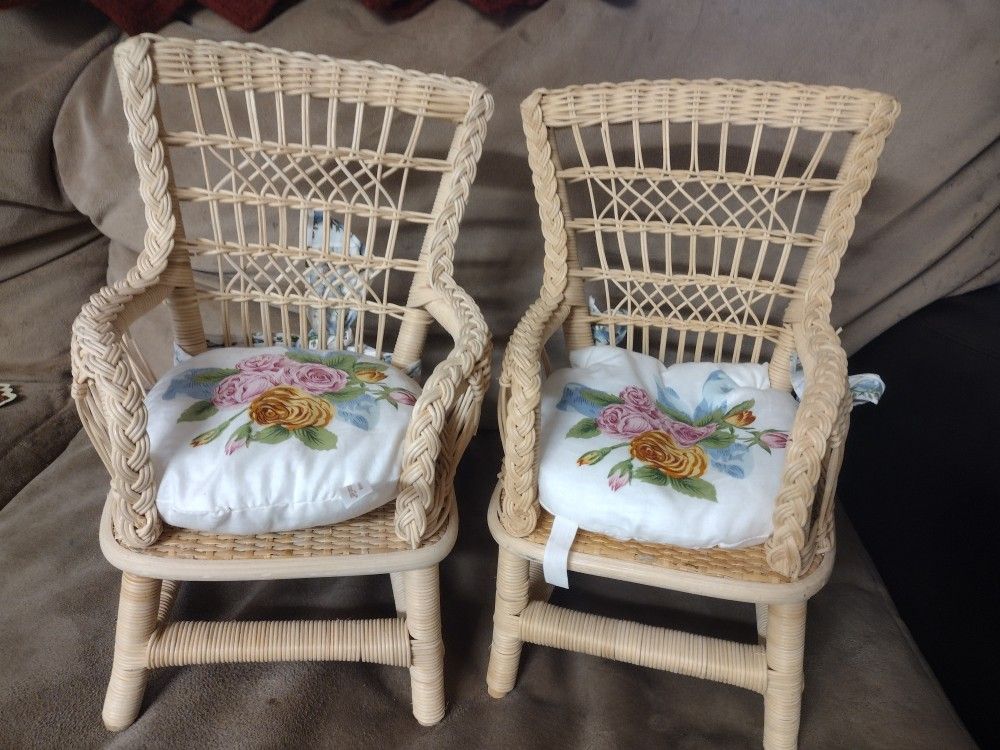 VTG Pleasant Co American Girl Samantha Wicker Chairs retired set of two with cushions