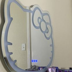 HELLO KITTY IMPRESSIONS LED MIRROR 