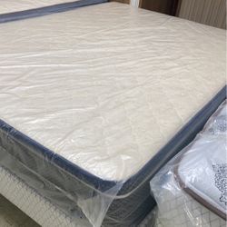 ⚜️ NEW QUEEN SIZE PILLOW TOP MATTRESS W.BOXSPRING INCLUDED ⚜️  COMFORT : SEMI FIRM   🚚💨 DELIVERY OPTION AVAILABLE 🚚💨  SE HABLA ESPAÑOL✔️