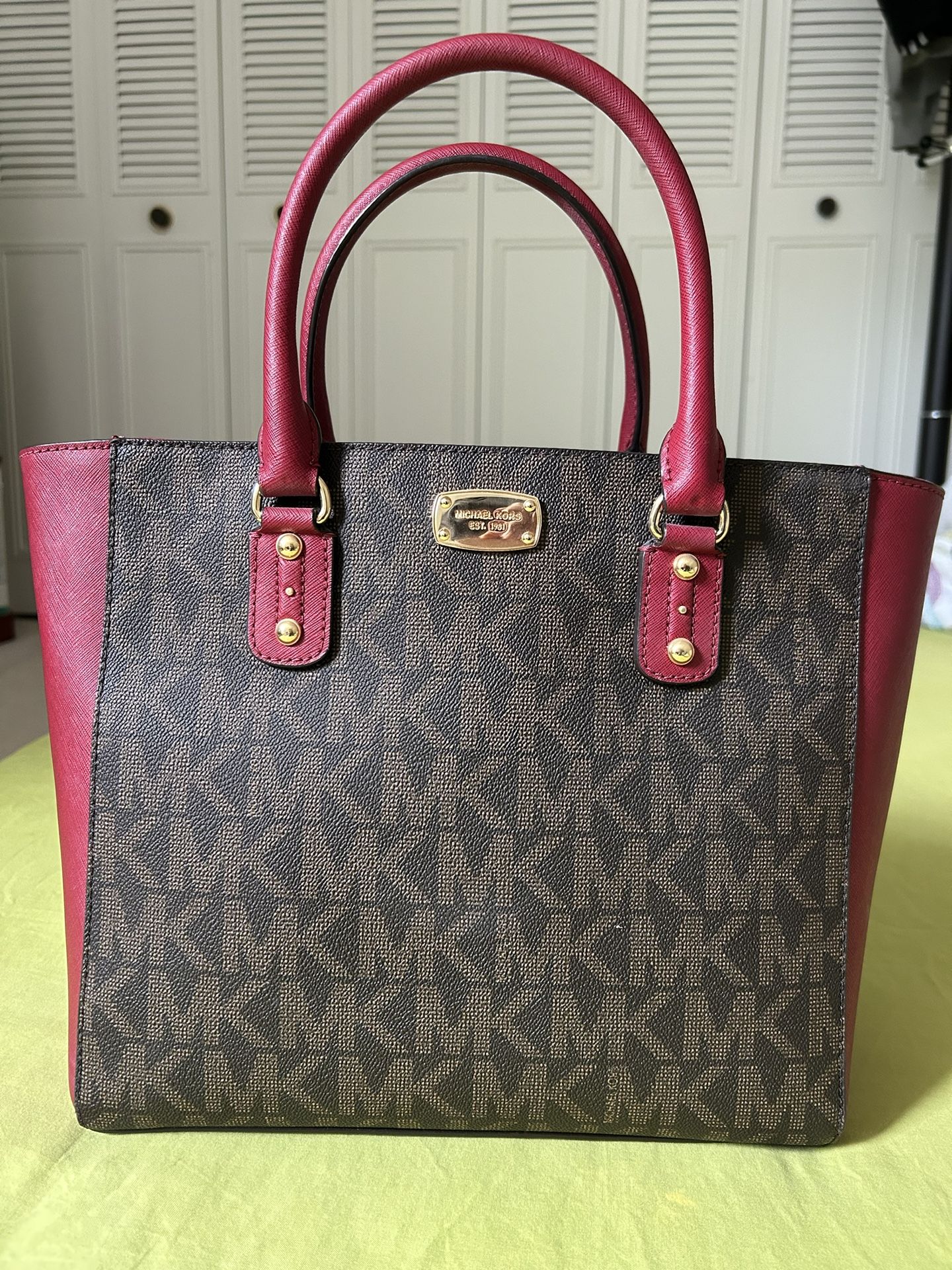 Michael Kors Crossbody Bag In Very, Very Good Condition, Almost New