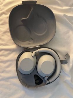 Sony WH-1000XM6 (BRAND NEW)