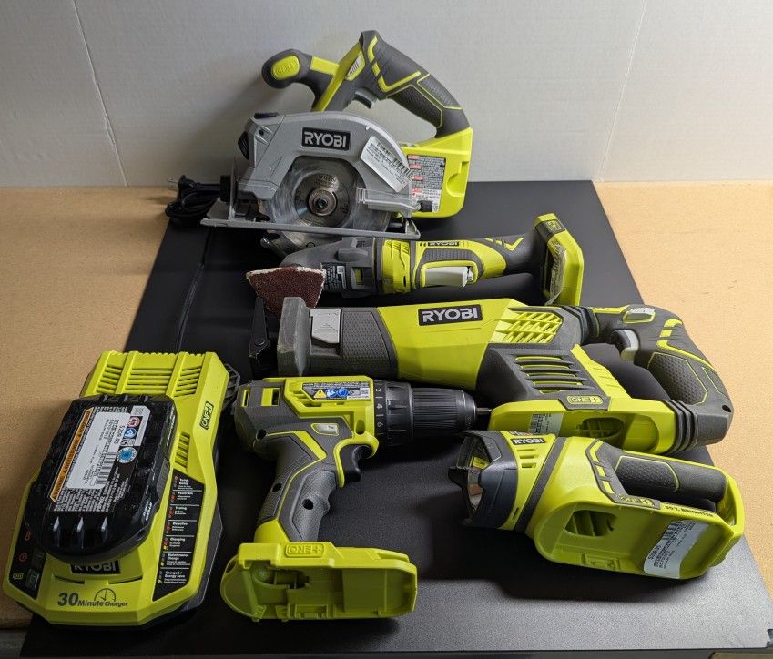 RYOBI COMPLETE 18V SET P215VN