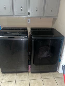 Samsung Black Stainless Washer and Dryer Set