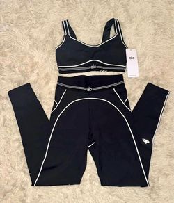Alo Yoga Sports Bra and Leggings Set