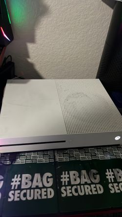 Xbox one white plus 4 tb Seagate storage