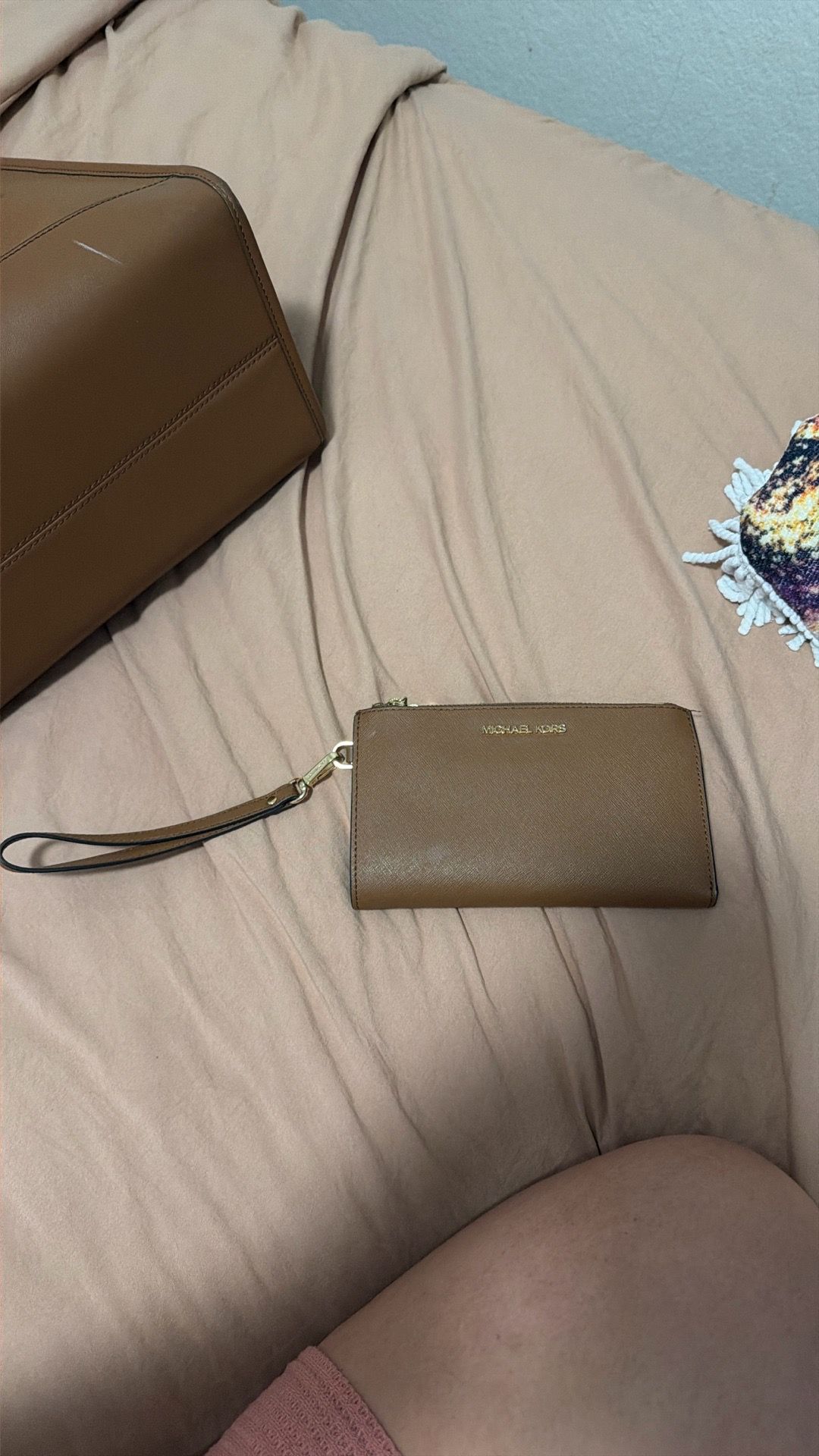Michael kors wristlet wallet