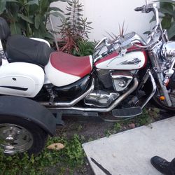 1999 Suzuki Intruder motorcycle 1500