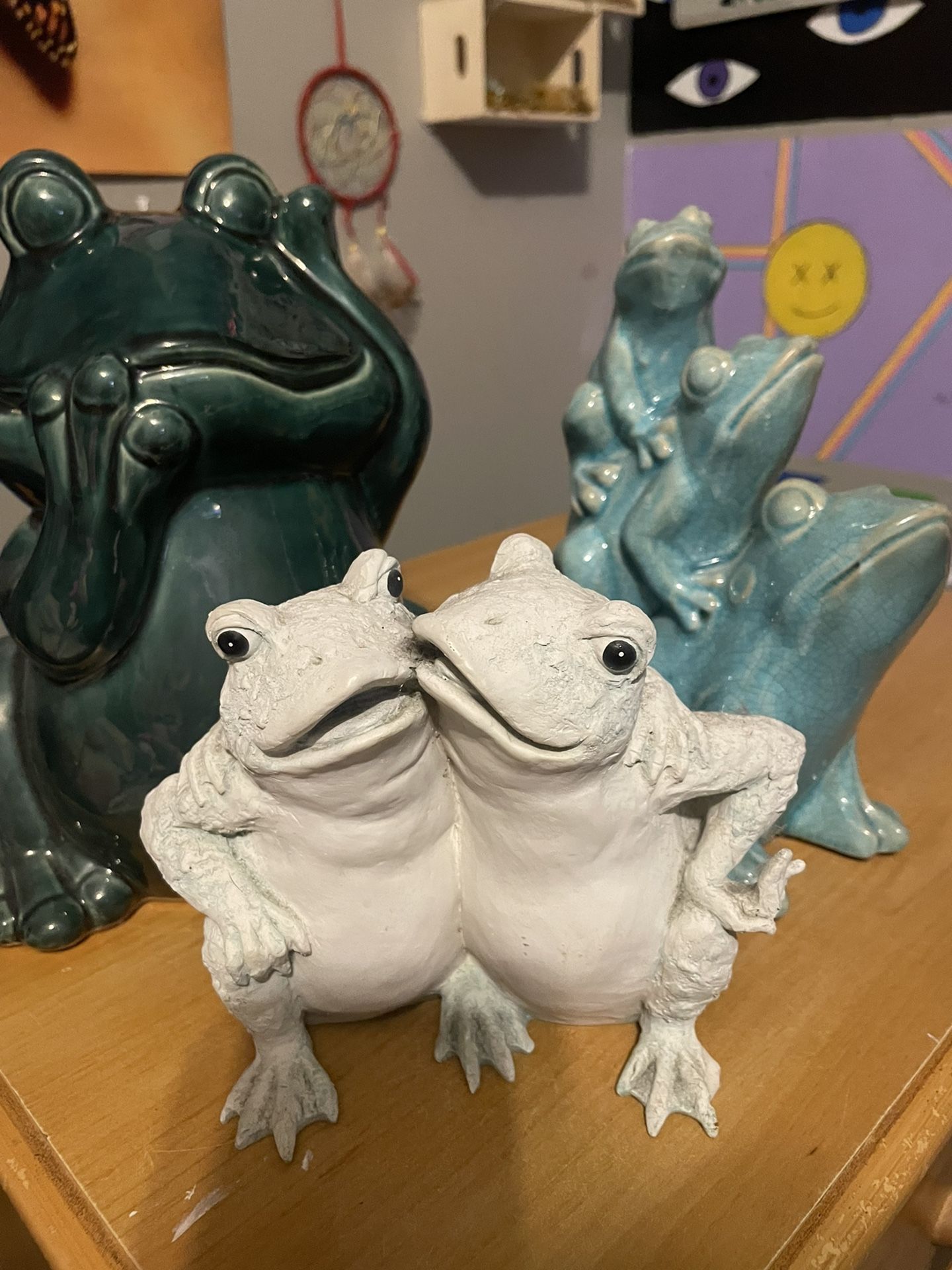 3 frogs