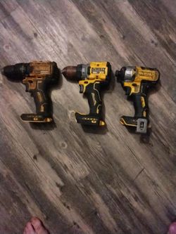 DEWALT DRILL