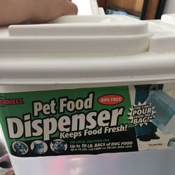 2x pet food dispenser