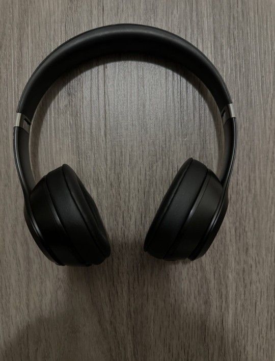 Beats Solo 4 Very Good Condition