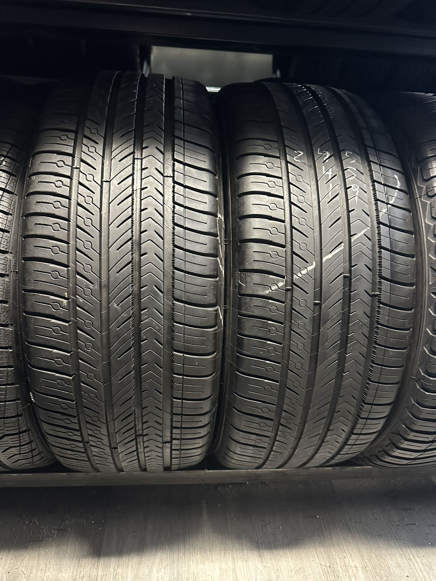PAIR OF TIRE 245 45 19 MICHELIN 85% LIFE