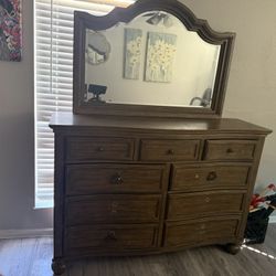 Dresser 