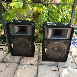 Yamaha SM151V Pairs Of Speakers 