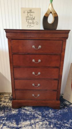 CUTE TALL DRESSER