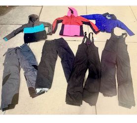 Huge selection of women’s size small snow/ ski clothes. Winter jackets, pants and bibs