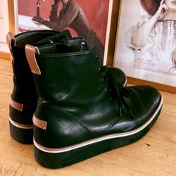 Style & Comfort Dr. Scholl's Black Lace Up Boots/Size 8