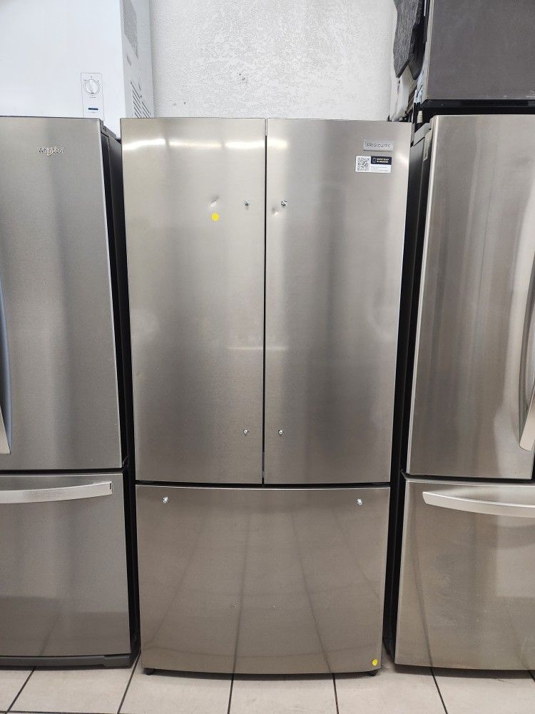 Un Refrijerador Tres Puertas FRIGIDAIRE 90 Dias De Garantia Se Yeva Adomisilio