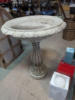 Outdoor Concrete Birdbath Pedestal Garden Fountain Yard Art Decor