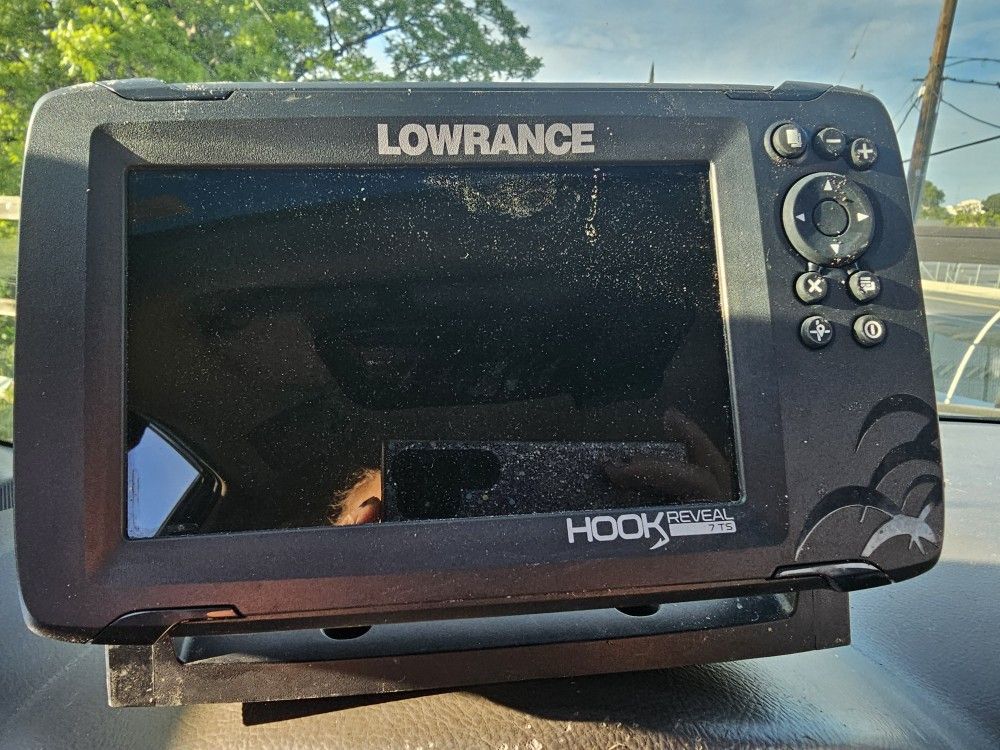 Lowrance Hook Reveal 7 Ts