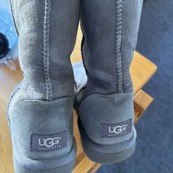 UGG BOOTS. TALL SIZE 6
