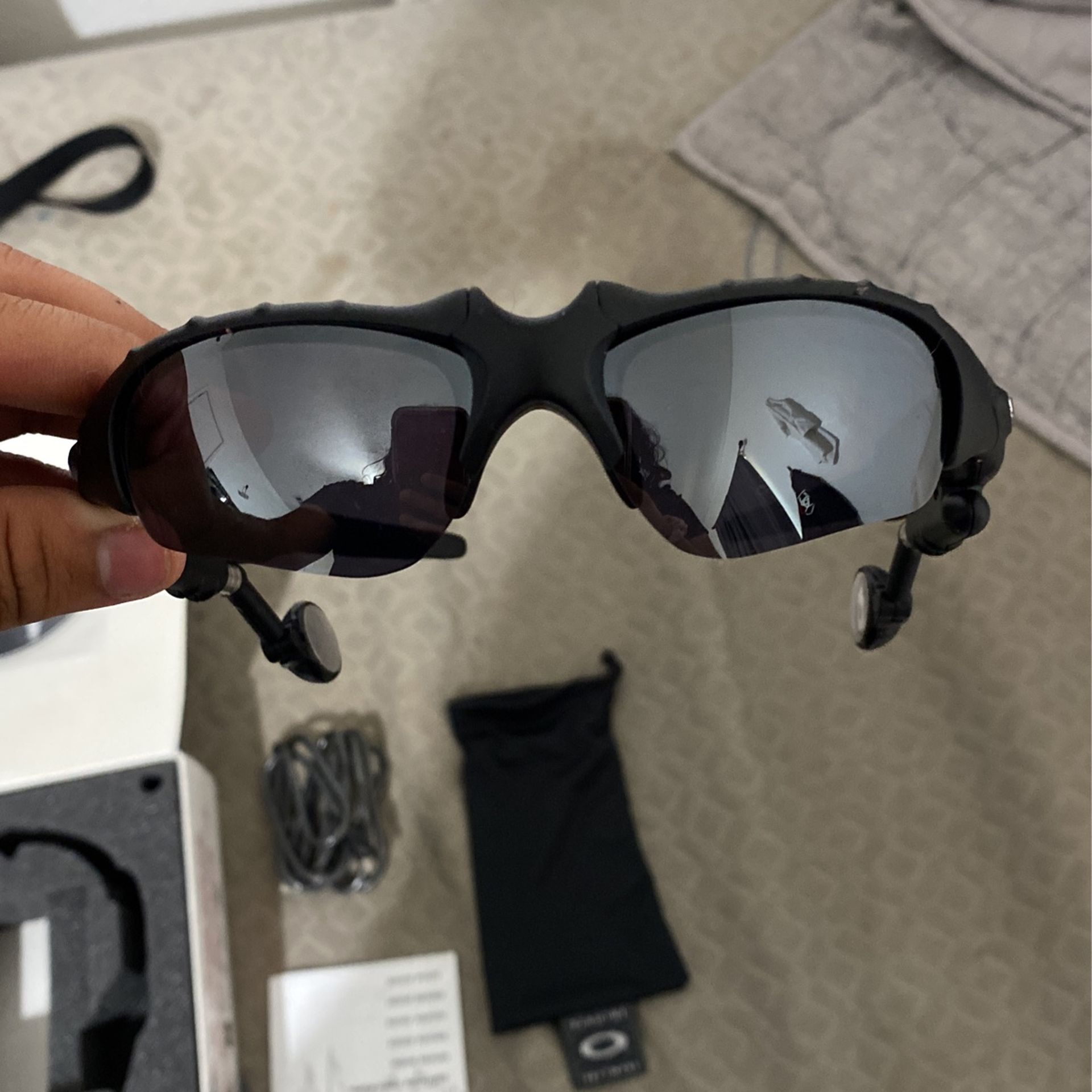512 Oakley Thump for Sale in Austin, TX - OfferUp