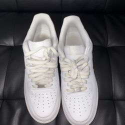 🔥 CLASSIC EVERYDAY KICKS – NIKE AIR FORCE 1 SIZE 11.5 ⚪👟