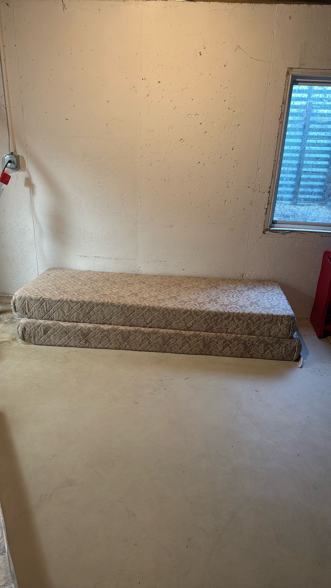 Free Box Springs Twin Xl I Believe 2 Of Them