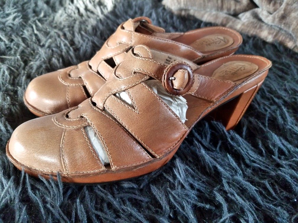 Clark's Tan Leather Heels
