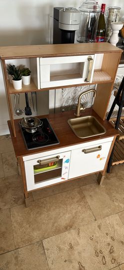 Kids Kitchen  Very Good Condition 