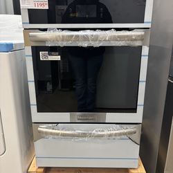 New! Frigidaire 24” Single Gas Wall Oven