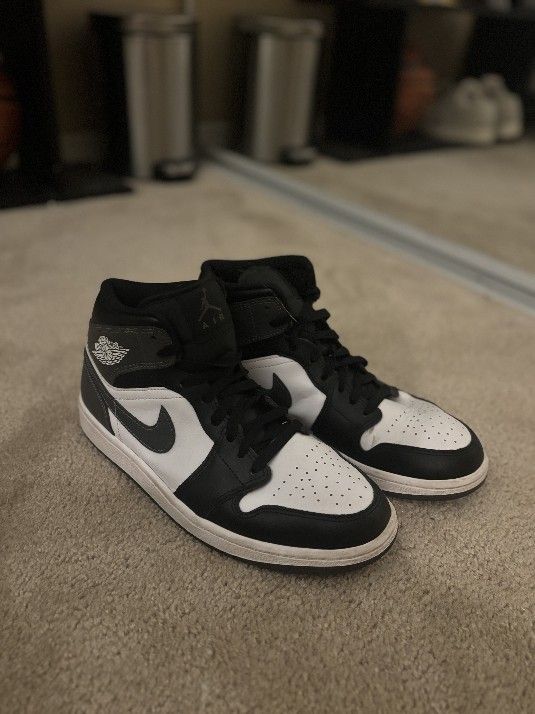 Jordan 1 Mid Shoes