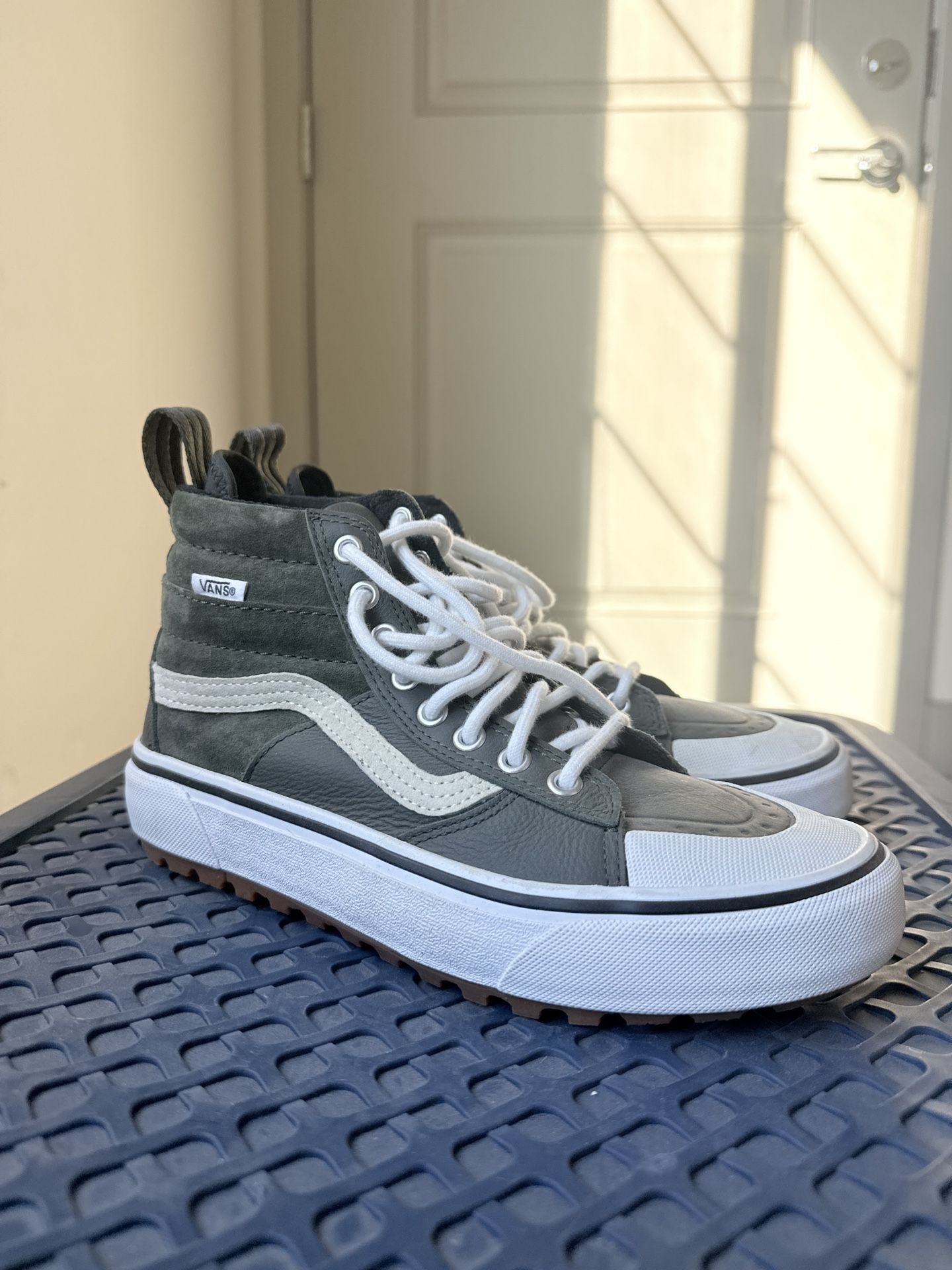 Ultra Cush Vans Size 7 Women’s 6.5 Men’s 