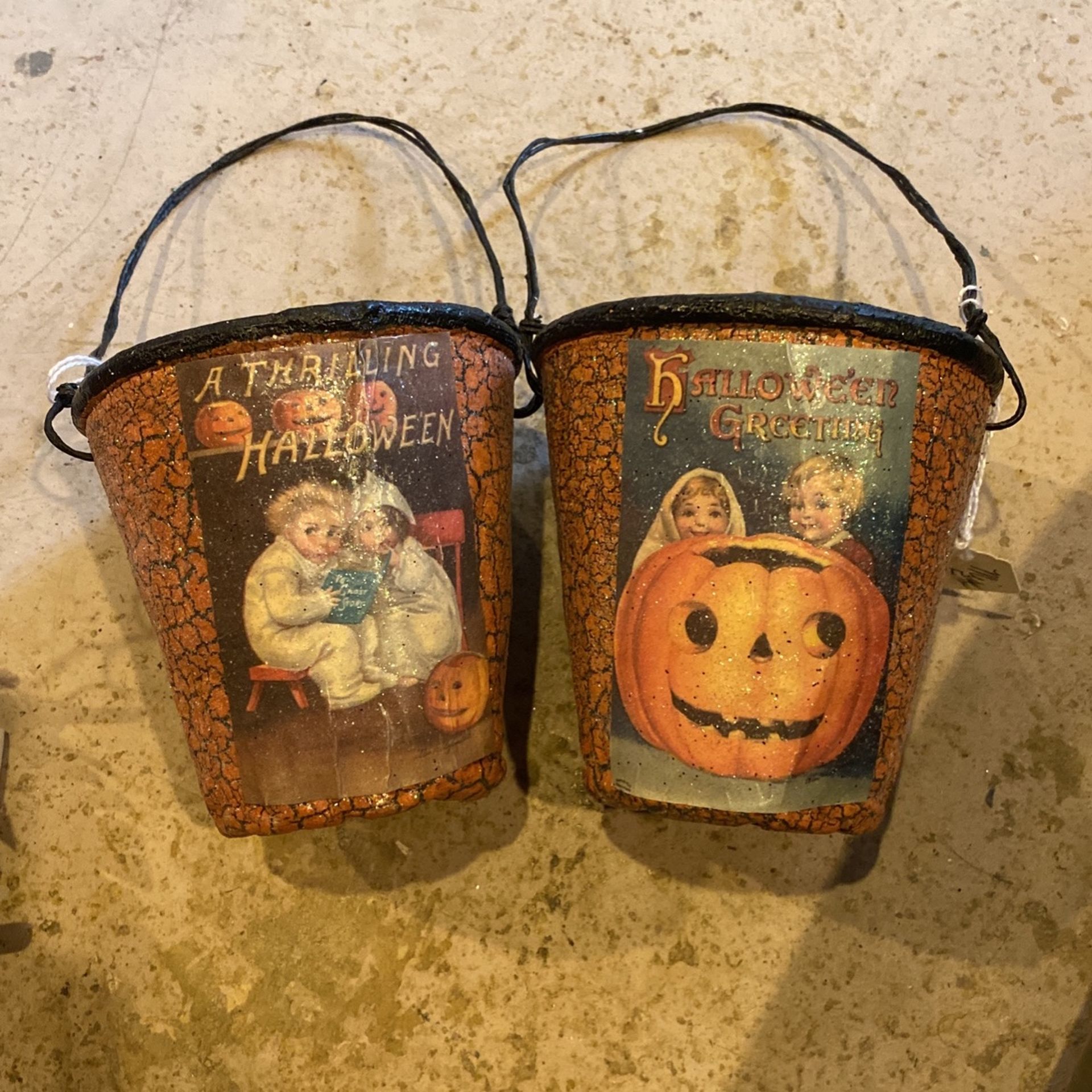 2 Halloween Decor 