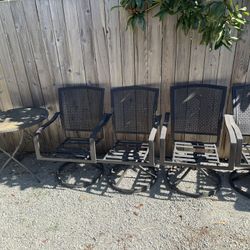 4 Patio Chairs And Small Table 