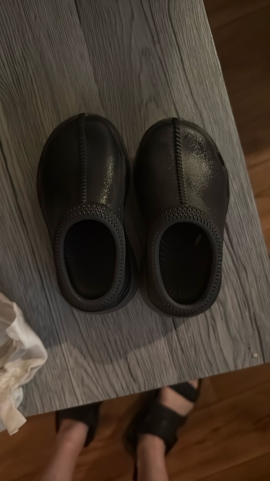 Unisex Uggs Children Slip On Size 5